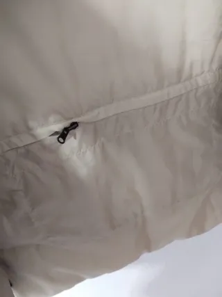 Chaleco acolchado negro y beige