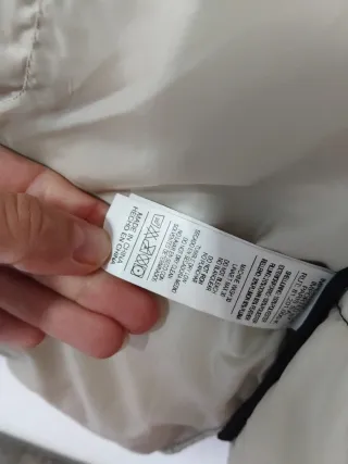 Chaleco acolchado negro y beige