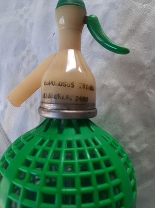 Sifón y botella trineo.