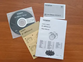 Cámara Olympus OM-D Plata y Negra M5 Mark II + obj