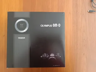 Cámara Olympus OM-D Plata y Negra M5 Mark II + obj