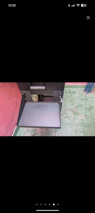 Barbacoa metálica negra y plateada