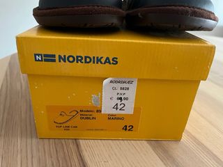 Zapatillas Nordikas Piel Talla 42 NUEVAS ESTRENAR