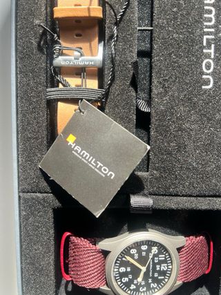 Reloj Hamilton Caja Gris Correa Roja