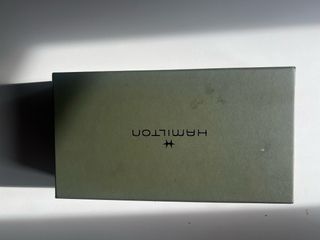 Reloj Hamilton Caja Gris Correa Roja