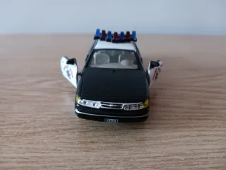 Ford Crown Victoria 1/43 CHIP