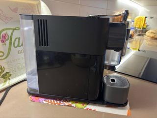 Cafetera Nespresso Lattissima One. Depósito leche