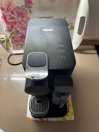 Cafetera Nespresso Lattissima One. Depósito leche