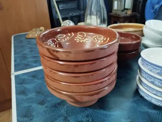 Puchero de cerámica con tapa