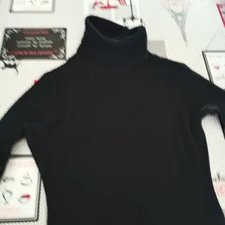 Jersey cuello alto negro