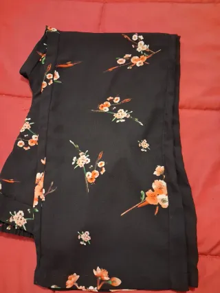 Pantalón ancho estampado floral negro