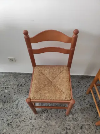 Sillas de madera con asiento de enea (2 unidades)