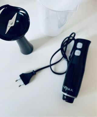 Batidora de mano Spark con vaso