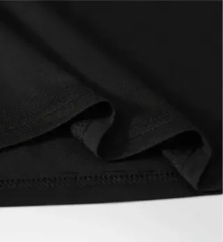 Camiseta negra con estampado de osos