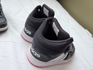 Tenis Adidas para bebé talla 20