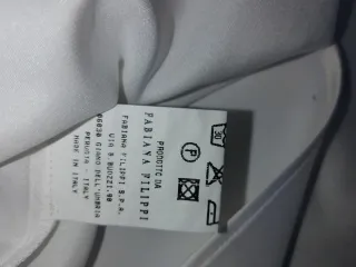 Top bianco con spalline sottili