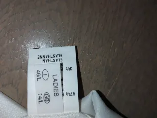 Top bianco con spalline sottili