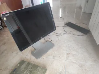 Pantalla ordenador inclinable HP 22"  HDMI