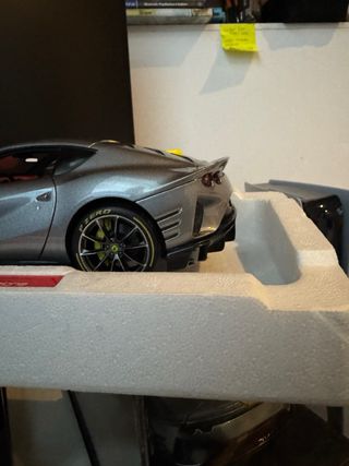 Bburago Signature 812 Competizione 1:18