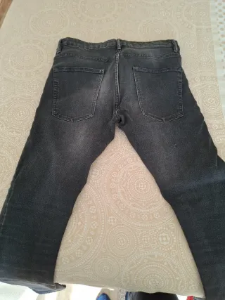 Pantalón vaquero negro