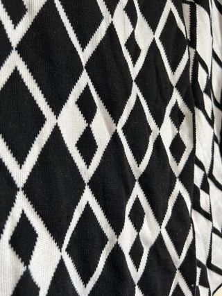 Bufanda de rombos blanco y negro