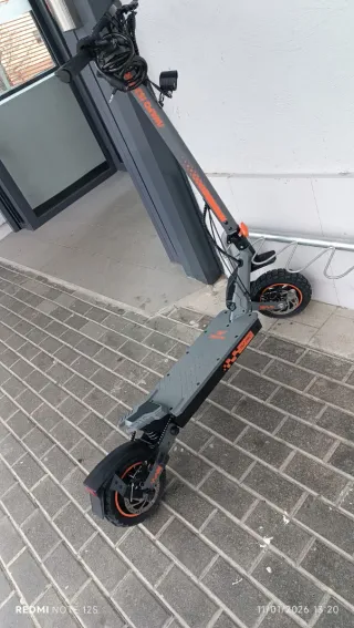 Patinete Eléctrico Gris y Naranja