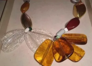 Collar abstracto con cuentas mixtas