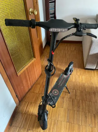 Monopattino elettrico nero