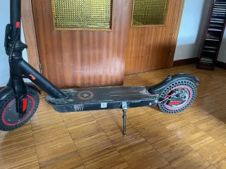 Monopattino elettrico nero