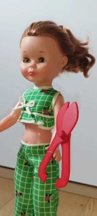 Tijeras Nancy en el Jardín