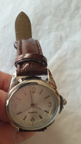 Lote 2 relojes pulsera nuevos (pila gastada)