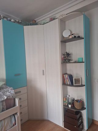 Armario grande con zapatero y estanterías