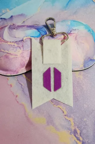 Portachiavi BTS Logo Viola Bianco
