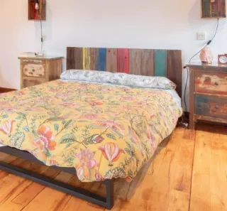 Cabecero de madera pintado