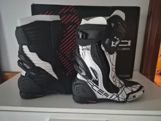 Botas Bela Air Rider GP-1 Negra y Blanca