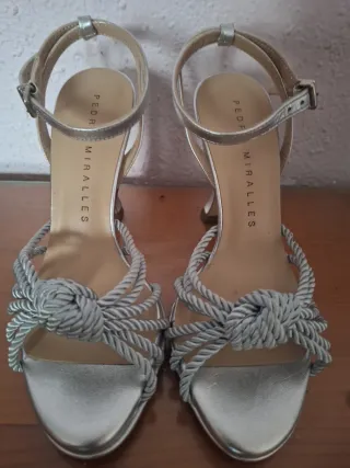 Sandalias de tacón plateadas