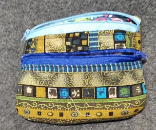 Monedero artesanal con 3 cremalleras