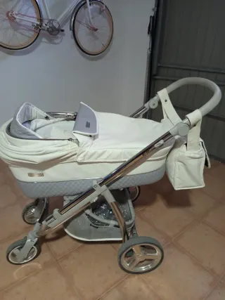 Carro Bebecar ip-op blanco y gris