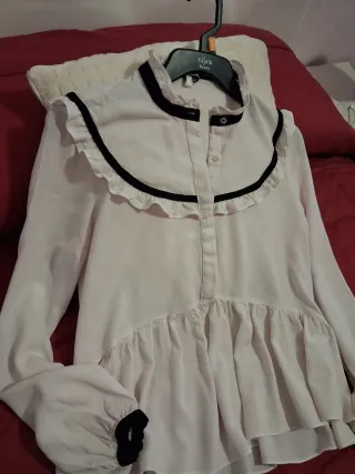 Blusa romántica mujer. Está nueva.