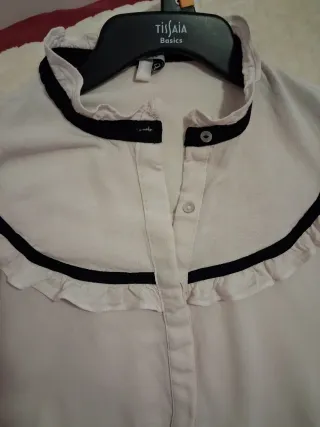 Blusa romántica mujer. Está nueva.