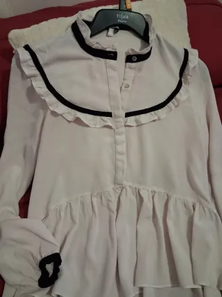 Blusa romántica mujer. Está nueva.