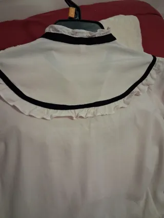 Blusa romántica mujer. Está nueva.