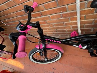 Bicicleta infantil B'TWIN rosa y negra