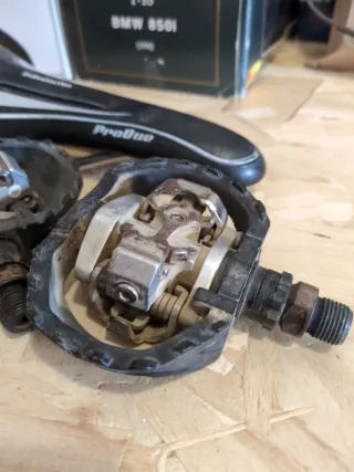 Sillín Massi y Pedales Shimano M424 SPD