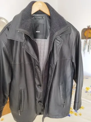 Chaquetón de cuero DOMAR negro