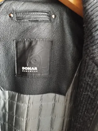 Chaquetón de cuero DOMAR negro