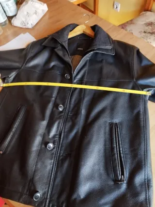 Chaquetón de cuero DOMAR negro