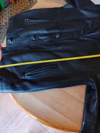 Chaquetón de cuero DOMAR negro