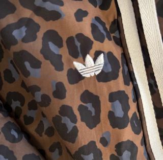 Pantalón Adidas Estampado Leopardo