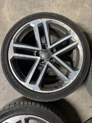 Juego 4 Llantas 18” con neumáticos Audi